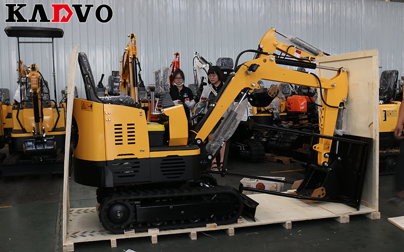 凱迪沃重工2臺小型挖掘機出口西歐