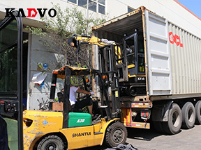 凱迪沃重工一批電動挖掘機(jī)發(fā)往歐洲