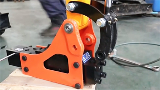 小型挖掘機破碎錘安裝教程