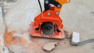 小型挖掘機(jī)平板夯輔具視頻 小型挖掘機(jī)平板夯輔具視頻