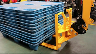 小型挖掘機(jī)貨叉作業(yè)視頻 小型挖掘機(jī)貨叉作業(yè)視頻