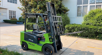 2噸新能源電動(dòng)叉車實(shí)操 2噸新能源電動(dòng)叉車實(shí)操